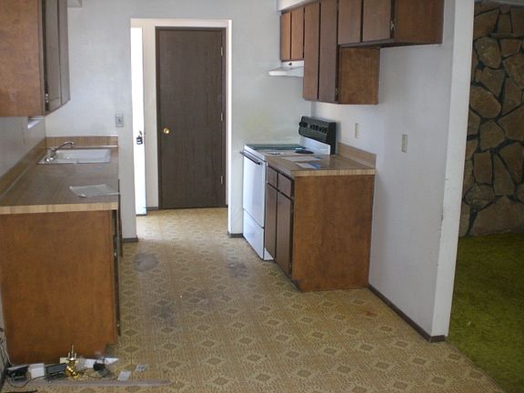 4th image of 1210 SE 6th St