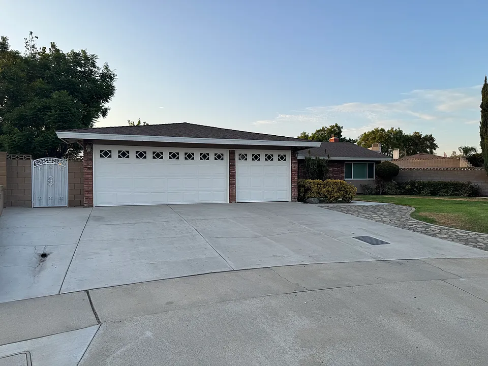 15840 Rainbow Dr