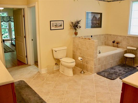 5th image of 2738 Crescent Hill Ct
