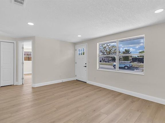 4th image of 4652 Kennedy Dr