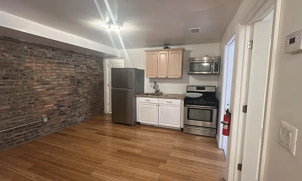 164 University Ave #1