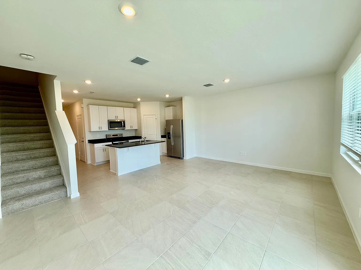 3 bed, 2.5 bath, 1485 sqft, $2,400 — Photo 4