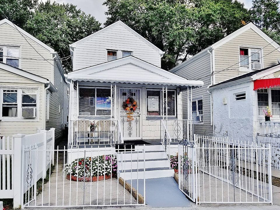 1st image of 11727 142nd St