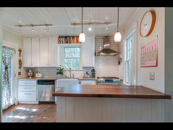 3rd image of 2710 Hawthorne Pl