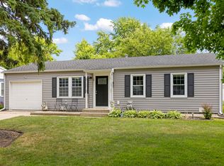 19 Briar Ln, Geneva, IL 60134