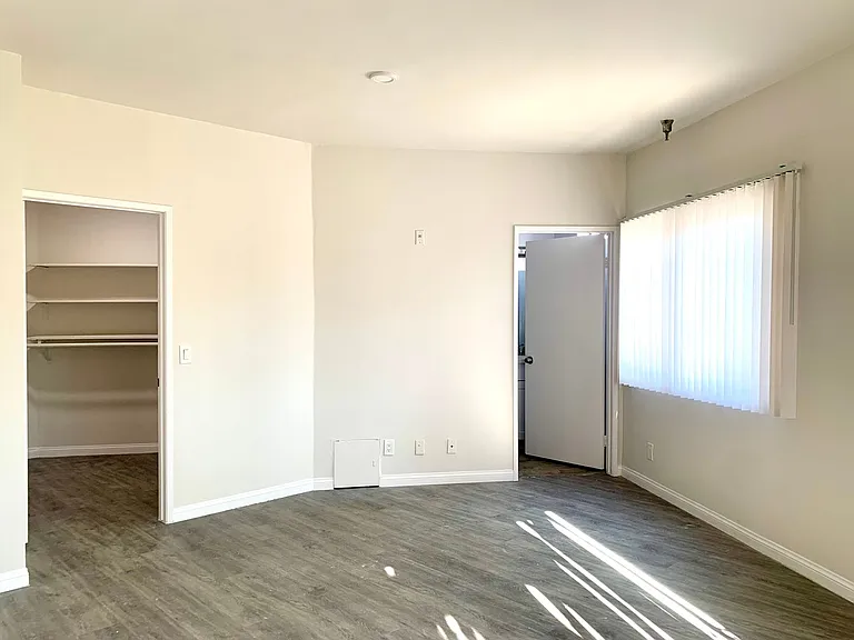 2724 Abbot Kinney Blvd. — Photo 58