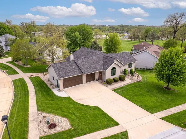 506 Redbird Run, Tiffin, IA 52340