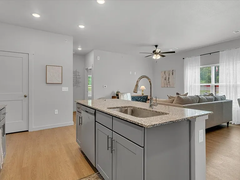 818 S Morningside Dr #411 — Photo 1