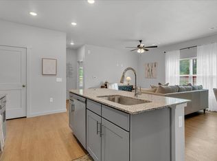 818 S Morningside Dr #432, Fayetteville, AR 72701