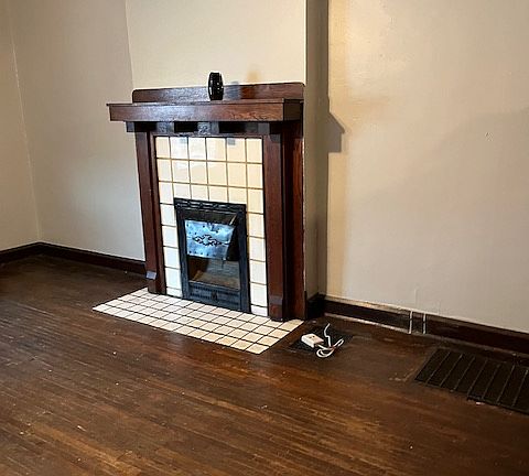5th image of 393 E Maynard Ave