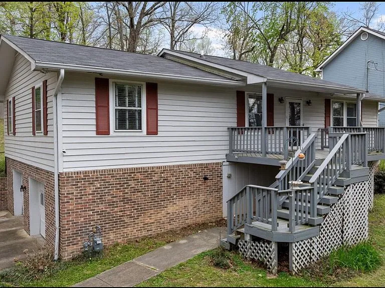 996 Hurricane Creek Rd — Photo 1