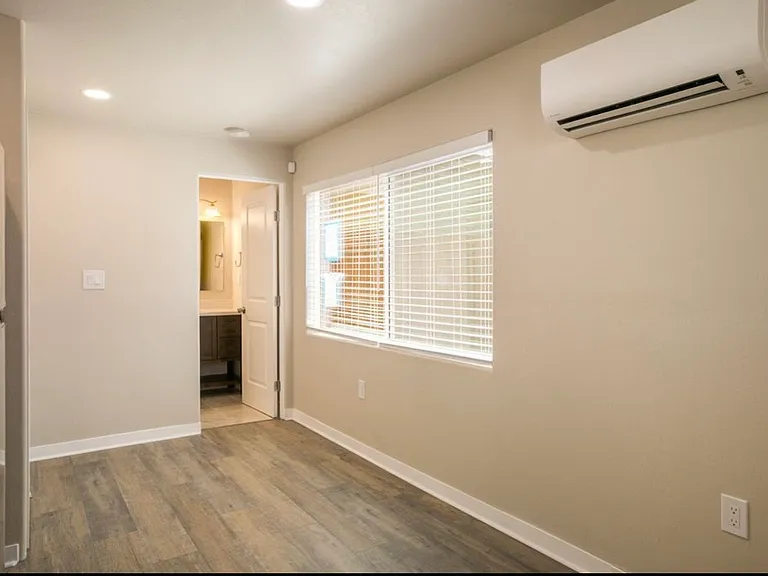 635 Adams St NE #C — Photo 5