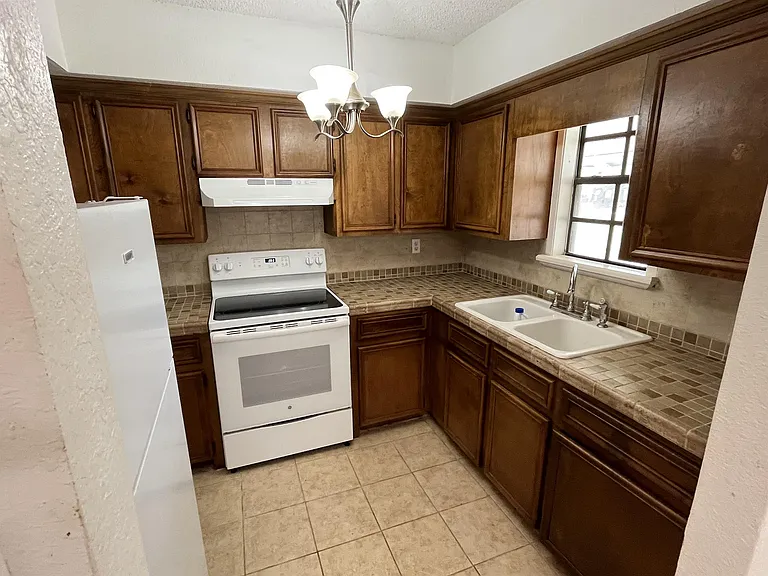 310 S Val Verde Rd #22 — Photo 3
