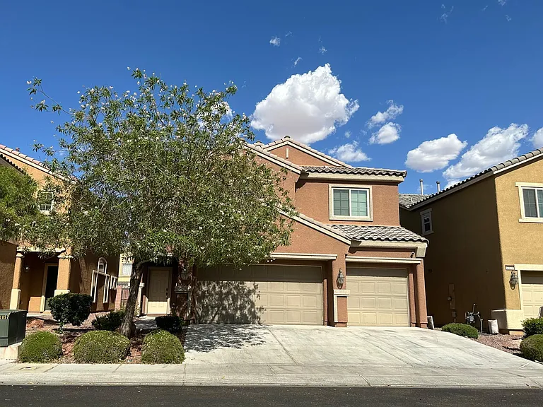4932 Blue Rose St — Photo 10