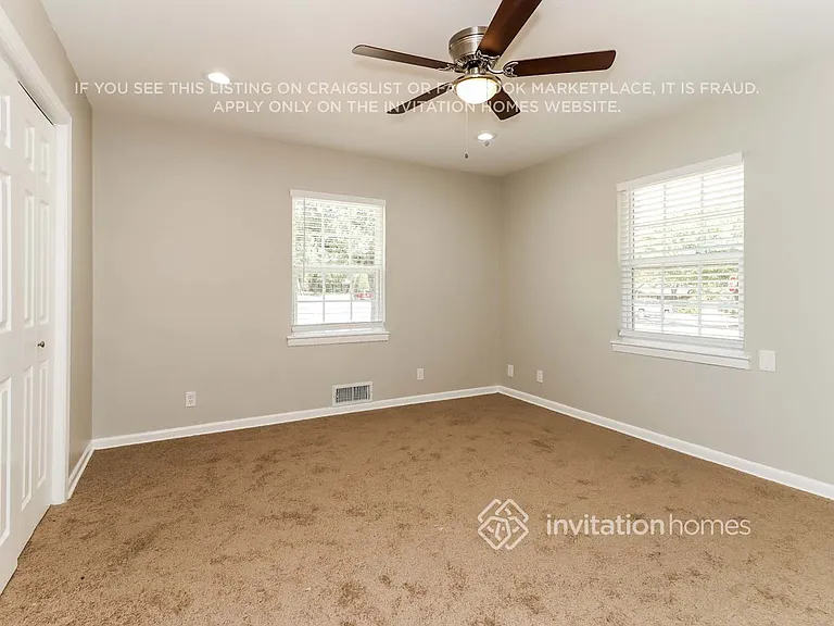 310 E Huitt Ln — Photo 7