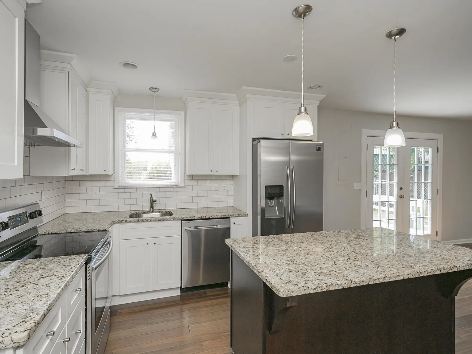 3 bed, 1400 sqft, $2,400 — Photo 3