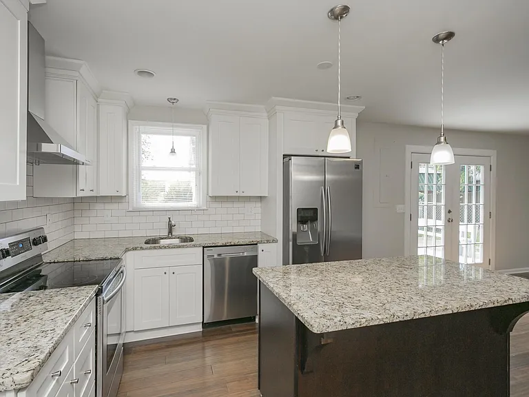 2308 Osage St — Photo 3