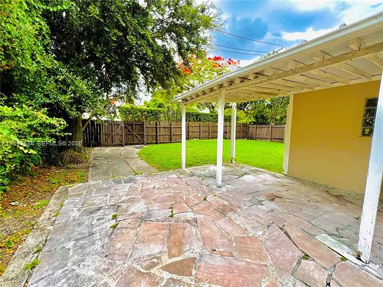 410 Pinecrest Dr #1 — Photo 10
