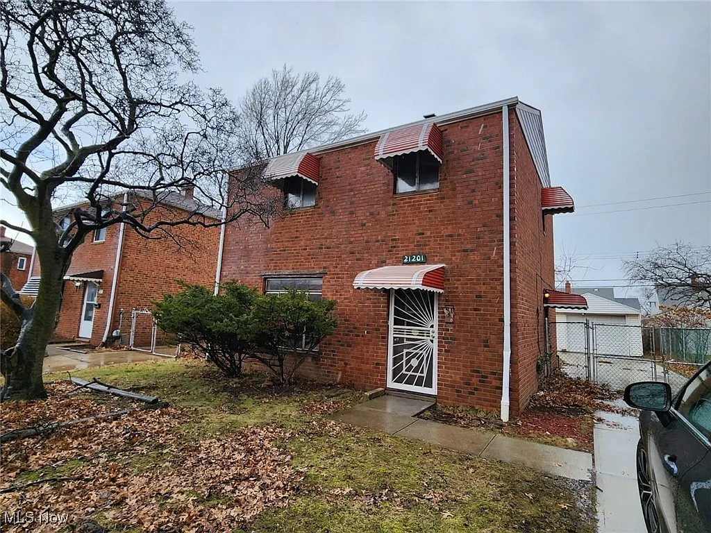 21201 Morris Ave photo 1