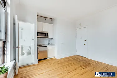 Rented by Barkoff Residential 