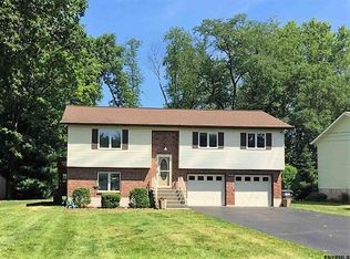 5 Pauline Ct, Rensselaer, NY 12144