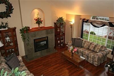 2nd image of 506 S 38th Pl
