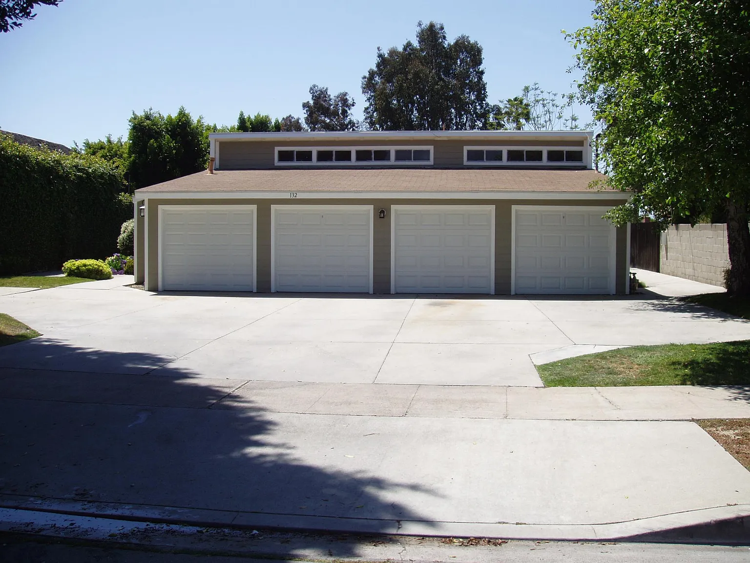 132 N Malena Dr — Photo 1