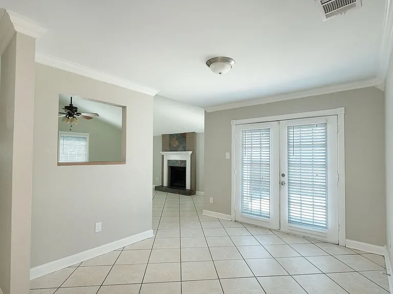 1745 Cricket Hollow Dr — Photo 6