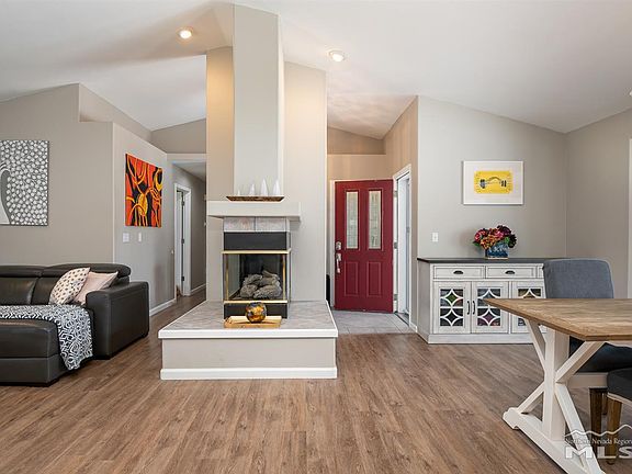 2nd image of 2863 Sierra Manor Dr
