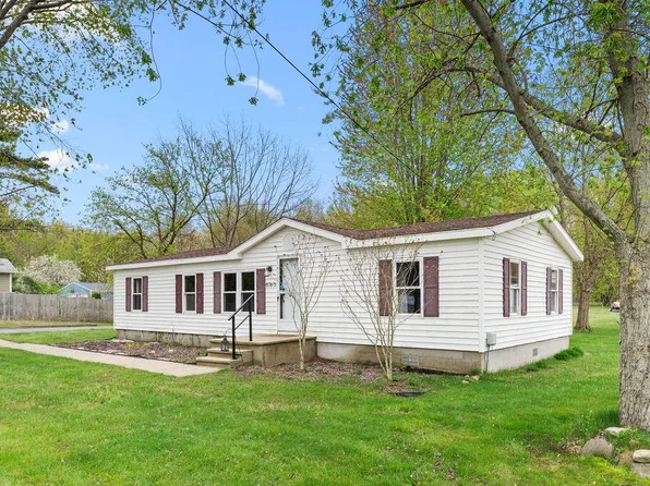 8760 East Rd, Three Oaks, MI 49128