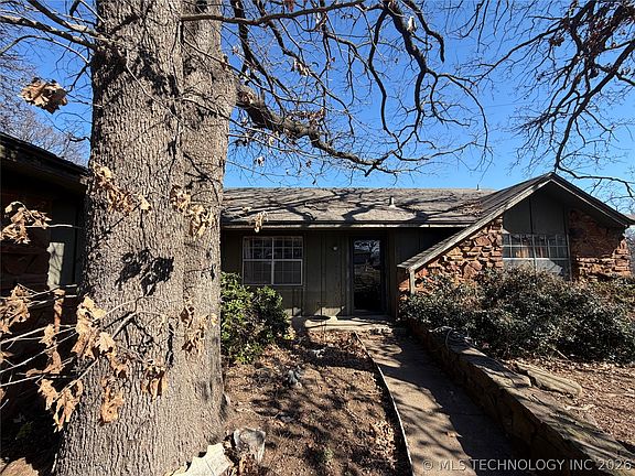 2nd image of 2301 W Oklahoma Pl