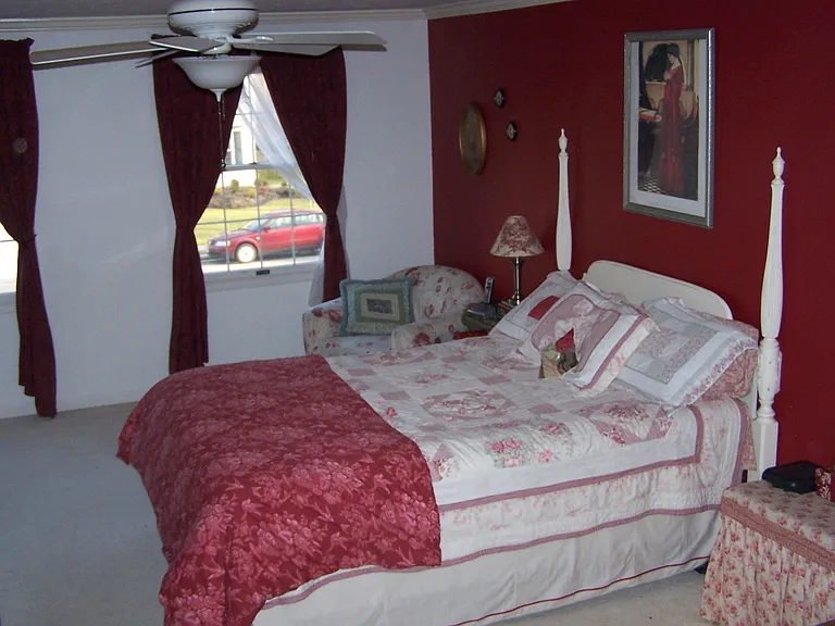 Primary wall neutral color now. NOT RED