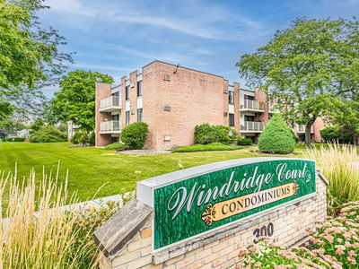 300 W Fullerton Ave APT 323, Addison, IL, 60101