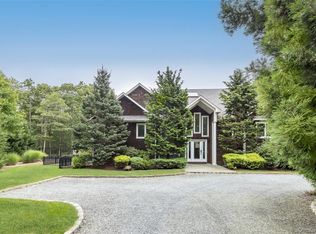 48 Douglas Ct, Hampton Bays, NY 11946