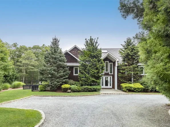 48 Douglas Court, Hampton Bays, NY 11946