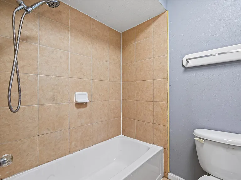 6715 Greenvale Ln — Photo 28