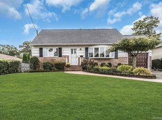 472 Chelsea Ave, West Babylon, NY 11704
