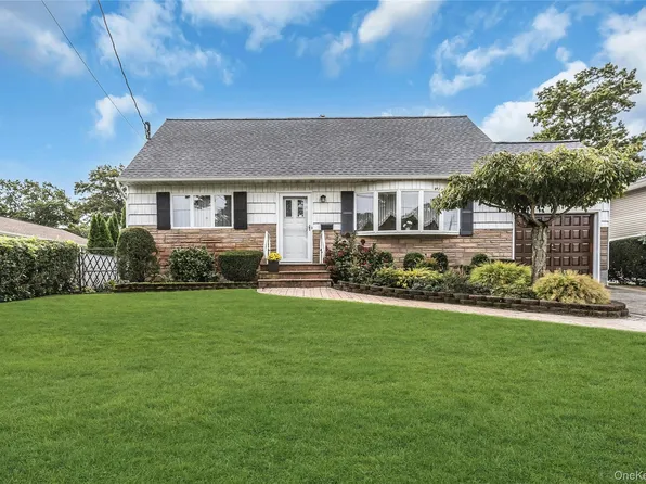 472 Chelsea Avenue, West Babylon, NY 11704