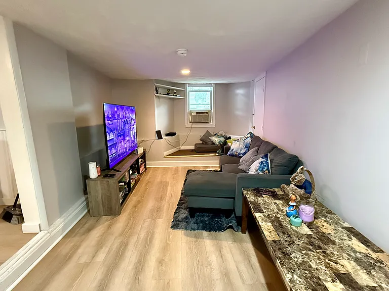 160 Irving St #3 — Photo 4