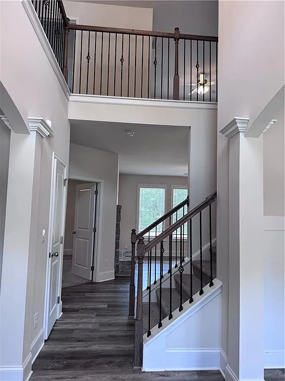 5 bed, 3.0 bath, 3242 sqft, $3,000 — Photo 2