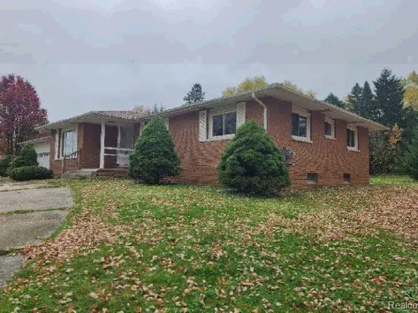 1080 Dye Krest Dr, Flint, MI 48532