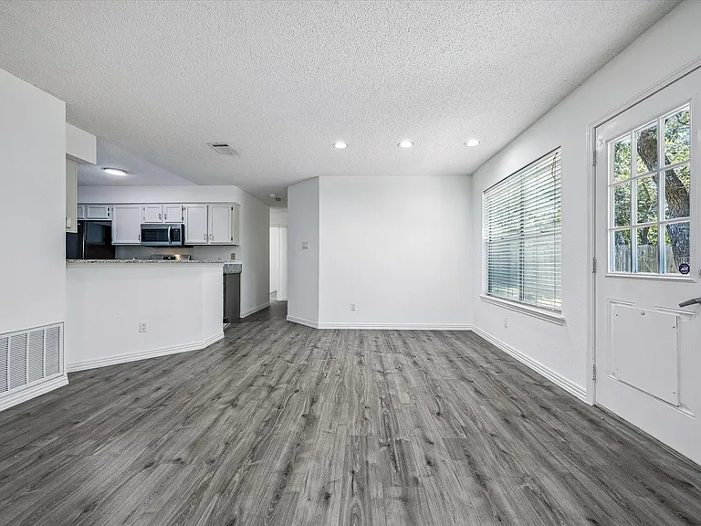 3204 Blazing Star Trl — Photo 5