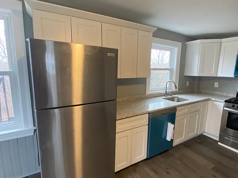 652 Manton Ave #2L — Photo 6
