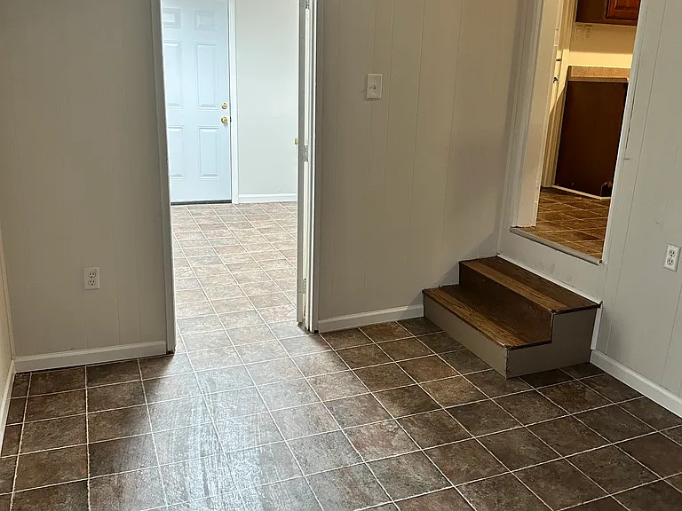 2624 Runway Ave — Photo 10