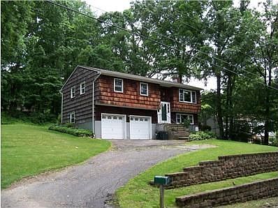 4th image of 12 Tall Oaks Dr