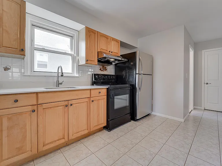 79 Hoyt St #2 — Photo 6
