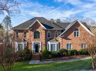 1004 N Shore Dr, Hickory, NC 28601