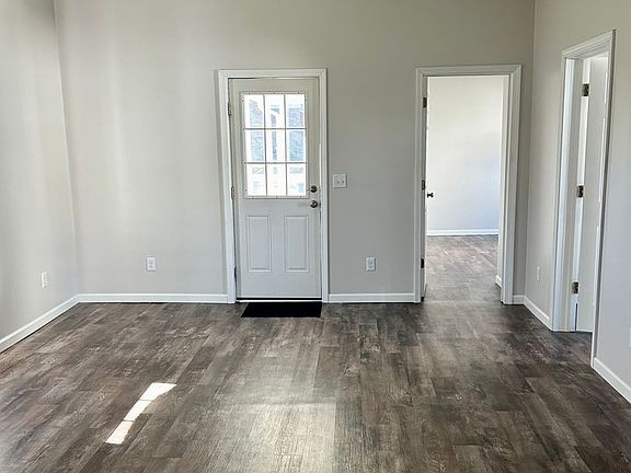 3rd image of 615 W South St