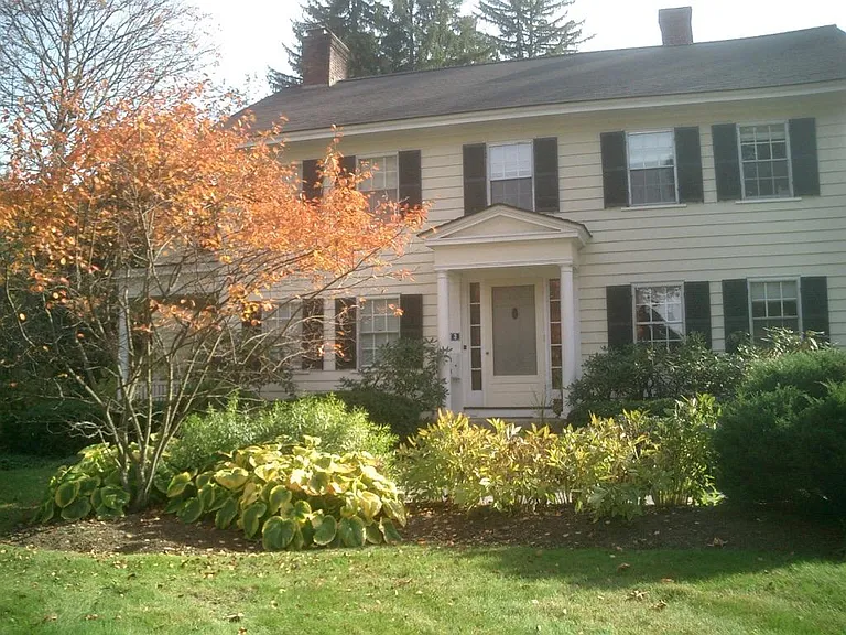 3 Parkway — Photo 1