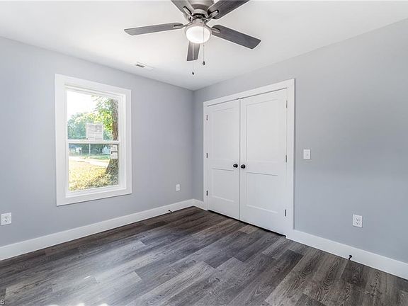 5th image of 320 Skyview Dr